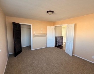 210 29th Street - Photo Thumbnail 2