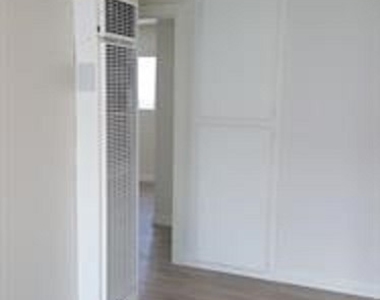 3958 Green Ave - Photo Thumbnail 3