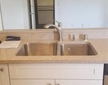 3958 Green Ave - Photo Thumbnail 6