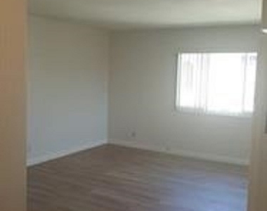 3958 Green Ave - Photo Thumbnail 4