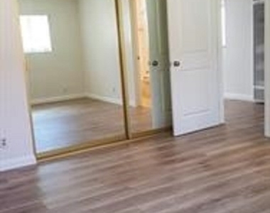 3958 Green Ave - Photo Thumbnail 7