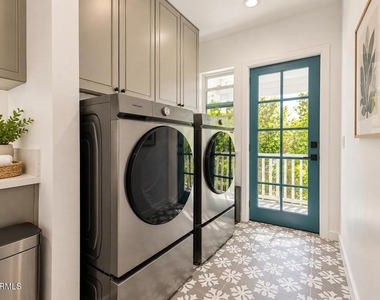 10332 Woodbridge Street - Photo Thumbnail 14