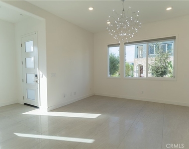 301 Baluster - Photo Thumbnail 3