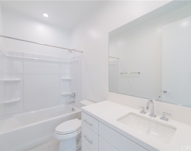589 S Lyon St - Photo Thumbnail 19