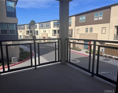 300 Honeysuckle Way - Photo Thumbnail 6