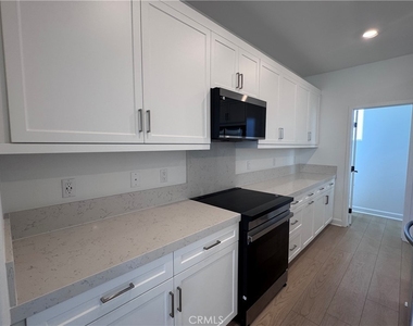 300 Honeysuckle Way - Photo Thumbnail 2