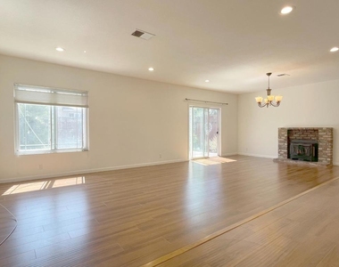 32233 Crest Lane - Photo Thumbnail 6