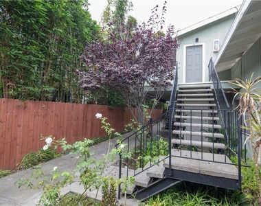 329 Orizaba Avenue - Photo Thumbnail 3