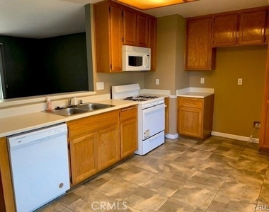 1365 Crafton Avenue - Photo Thumbnail 5