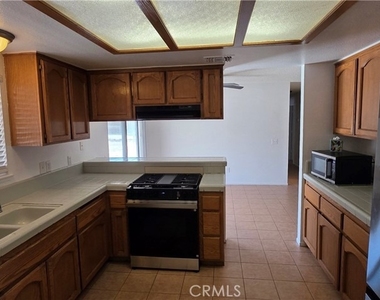 18375 Westlawn - Photo Thumbnail 5