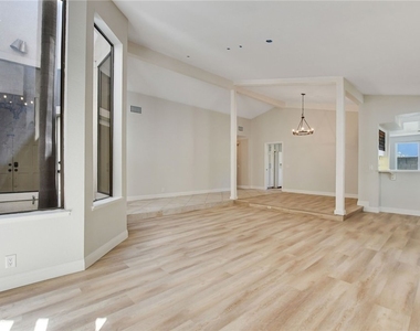 2123 Golden Hills - Photo Thumbnail 10