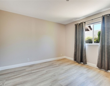 2123 Golden Hills - Photo Thumbnail 31
