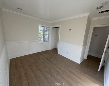 9384 Fontana Ave - Photo Thumbnail 10