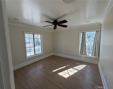 9384 Fontana Ave - Photo Thumbnail 9