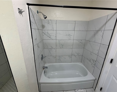 9384 Fontana Ave - Photo Thumbnail 6