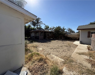 9384 Fontana Ave - Photo Thumbnail 12