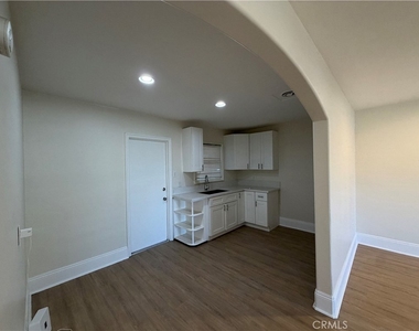9384 Fontana Ave - Photo Thumbnail 3
