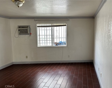 130 E Sycamore - Photo Thumbnail 11