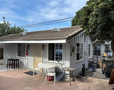 130 E Sycamore - Photo Thumbnail 4
