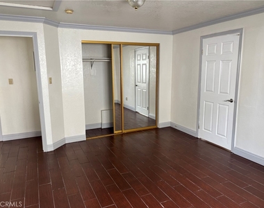 130 E Sycamore - Photo Thumbnail 12