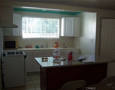 130 E Sycamore - Photo Thumbnail 7