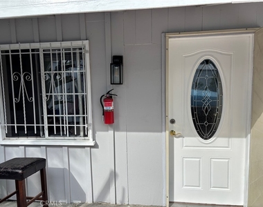130 E Sycamore - Photo Thumbnail 5