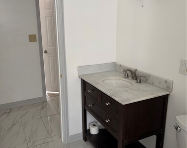 130 E Sycamore - Photo Thumbnail 15