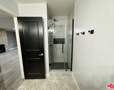 4443 Saugus Avenue - Photo Thumbnail 14