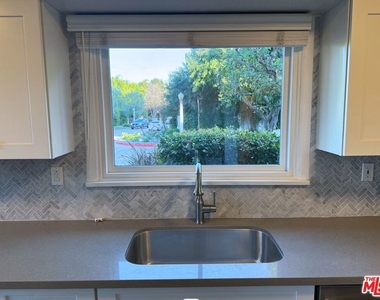 4443 Saugus Avenue - Photo Thumbnail 10
