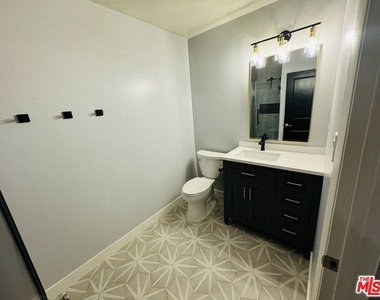 4443 Saugus Avenue - Photo Thumbnail 15