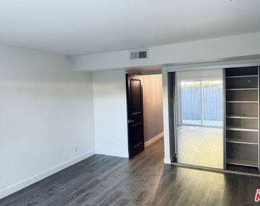 4443 Saugus Avenue - Photo Thumbnail 17
