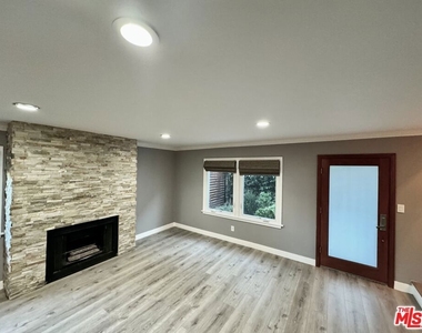 4443 Saugus Avenue - Photo Thumbnail 5