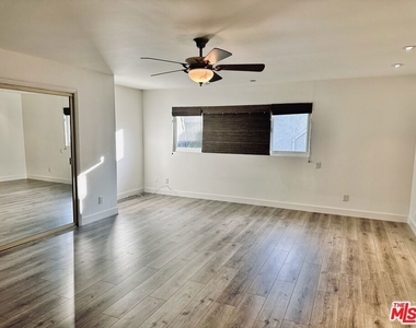 4443 Saugus Avenue - Photo Thumbnail 24