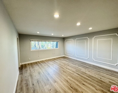 4443 Saugus Avenue - Photo Thumbnail 22