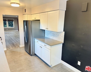 4443 Saugus Avenue - Photo Thumbnail 11