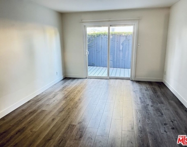 4443 Saugus Avenue - Photo Thumbnail 16