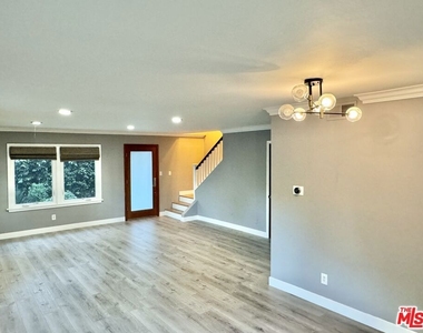 4443 Saugus Avenue - Photo Thumbnail 13