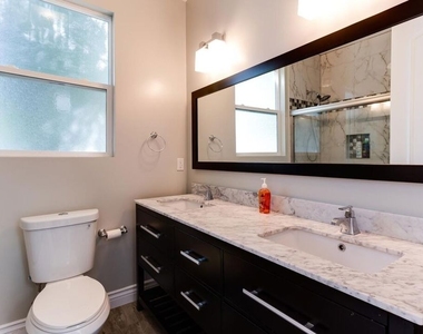 16001 Wyandotte Street - Photo Thumbnail 28