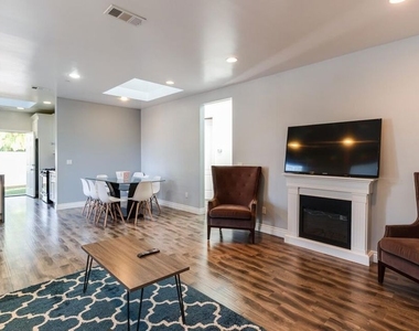 16001 Wyandotte Street - Photo Thumbnail 10