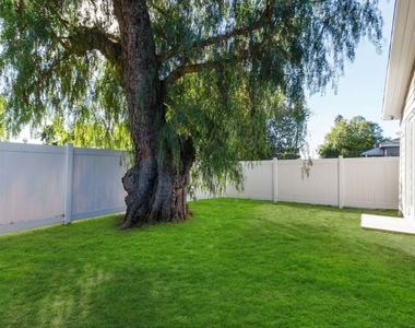 16001 Wyandotte Street - Photo Thumbnail 32