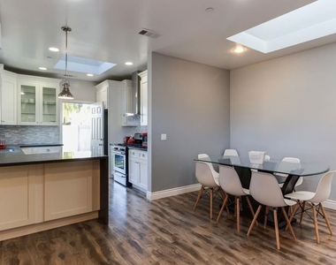 16001 Wyandotte Street - Photo Thumbnail 6