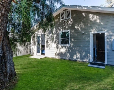 16001 Wyandotte Street - Photo Thumbnail 31