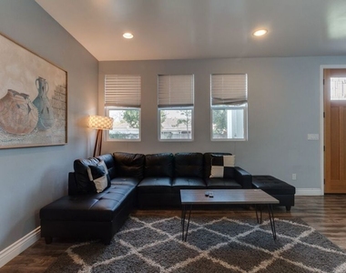 16001 Wyandotte Street - Photo Thumbnail 4