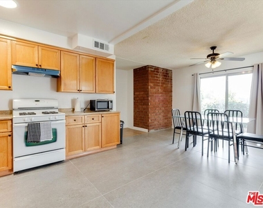 17100 Barneston Street - Photo Thumbnail 12