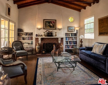 304 S Clark Drive - Photo Thumbnail 6