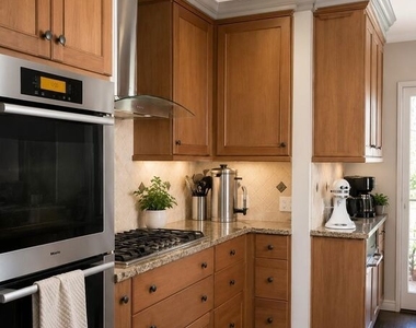 304 S Clark Drive - Photo Thumbnail 4