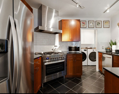 8467 Willoughby Avenue - Photo Thumbnail 5