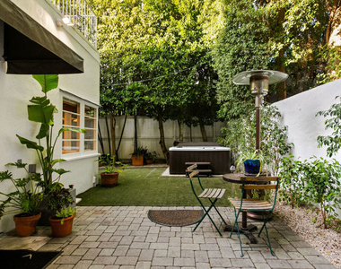 8467 Willoughby Avenue - Photo Thumbnail 30