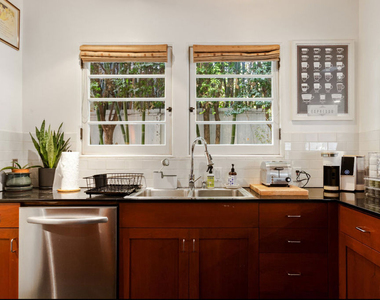 8467 Willoughby Avenue - Photo Thumbnail 4