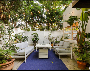 8467 Willoughby Avenue - Photo Thumbnail 29